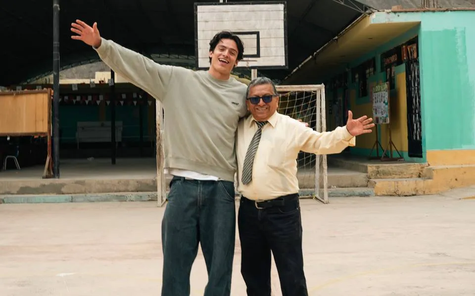 Gerardo en Señor Osorio op het schoolplein